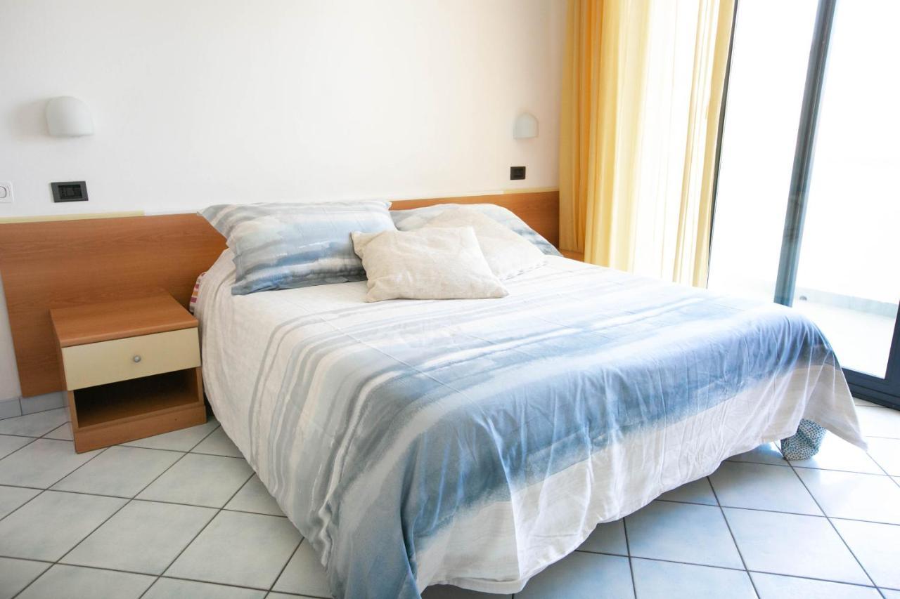 Residence Villa Dei Pini Rimini Ngoại thất bức ảnh