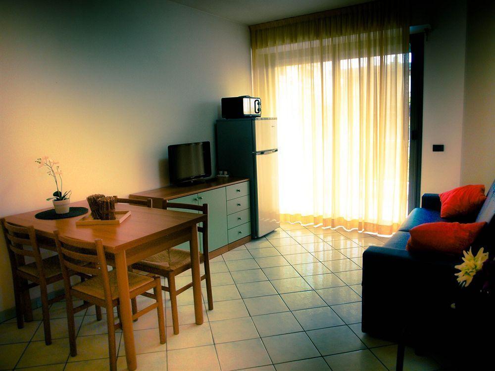Residence Villa Dei Pini Rimini Ngoại thất bức ảnh