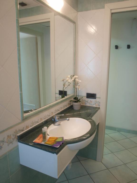 Residence Villa Dei Pini Rimini Ngoại thất bức ảnh